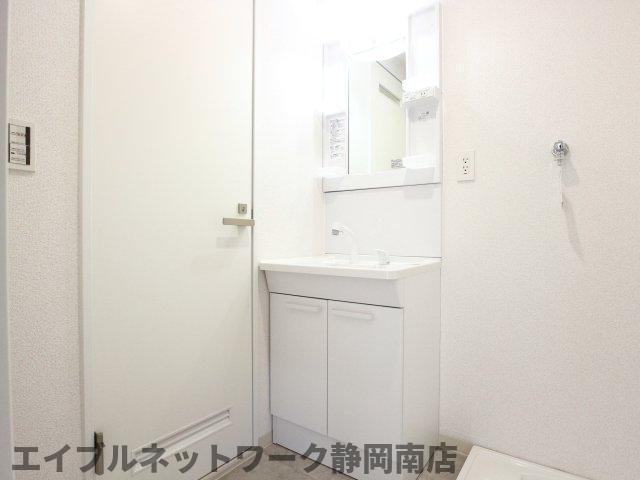 洗面設備　スペースが確保できる洗面所です