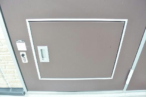 玄関　便利な宅配ＢＯＸ付き!!