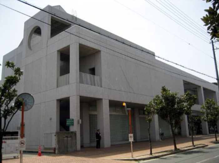 図書館　西宮中央図書館（図書館）まで400m