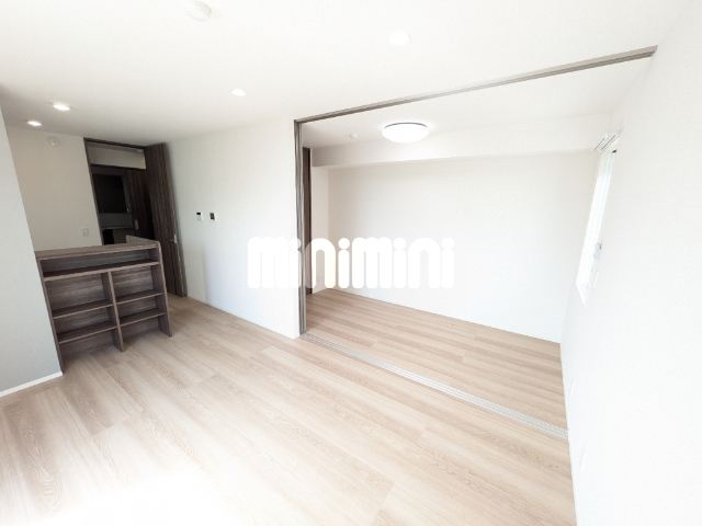 居室・リビング　隣のＷ棟流用写真です。