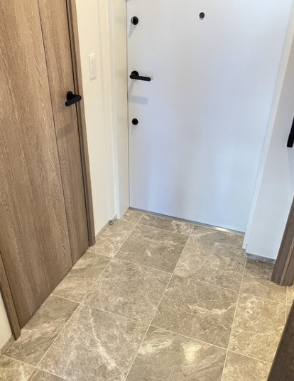 玄関　※別部屋の参考写真です。