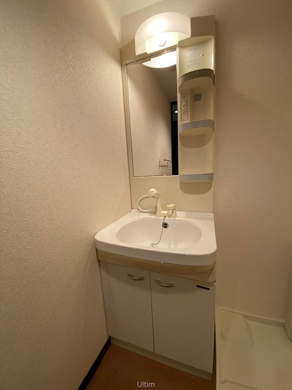 洗面設備　※同タイプの他のお部屋です