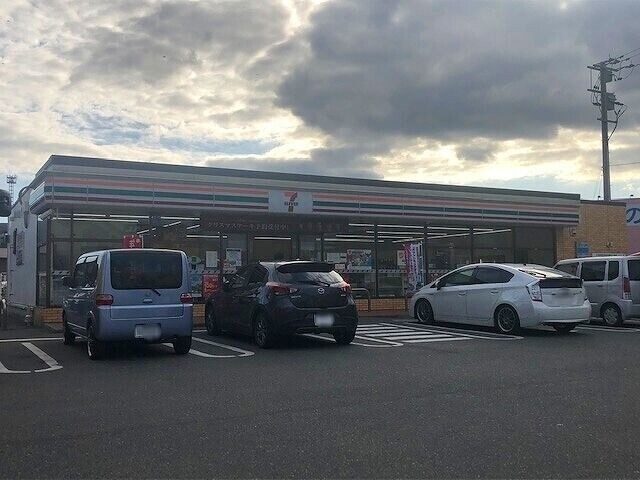 コンビニ　セブンイレブン那珂川松木6丁目店（コンビニ）まで710m