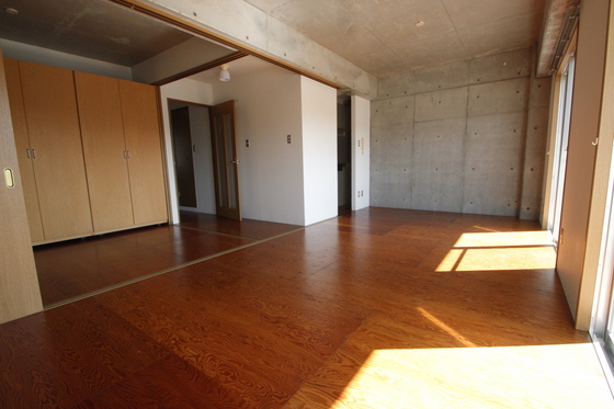 居室・リビング　※別号室の写真です。