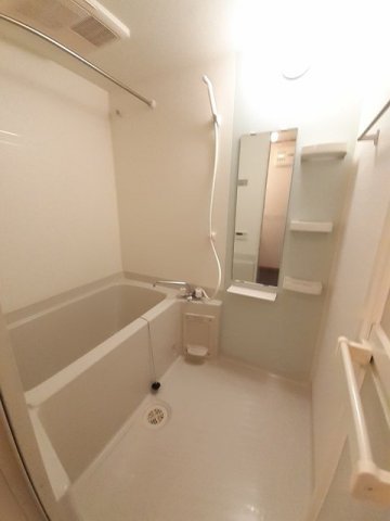 バス・シャワールーム　落ち着いた空間のお風呂です