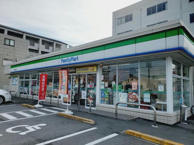 コンビニ　ファミリーマート徳島山城西店（コンビニ）まで425m