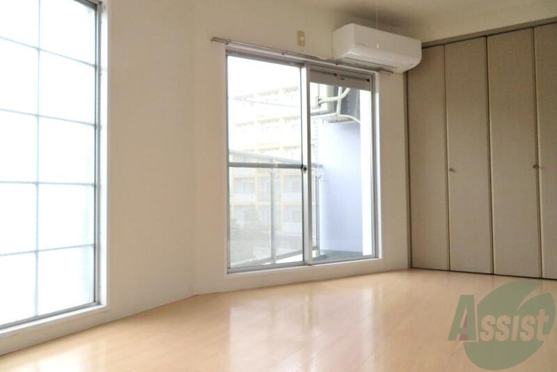 その他部屋・スペース　フローリングのお部屋なのでベッドを置いたら寝室の完成ですね