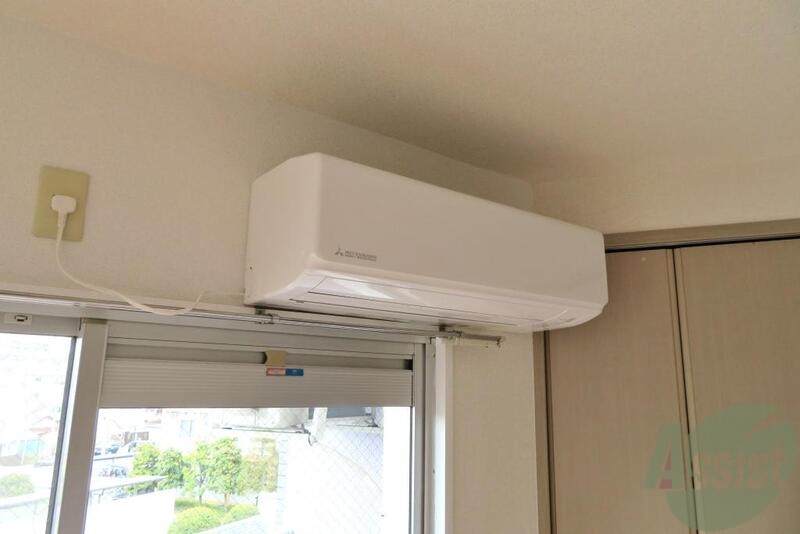 その他設備　お部屋の角にはエアコンも、シーズン問わず活躍ですね