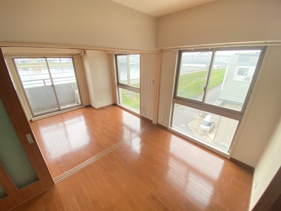 居室・リビング　※別部屋の写真です