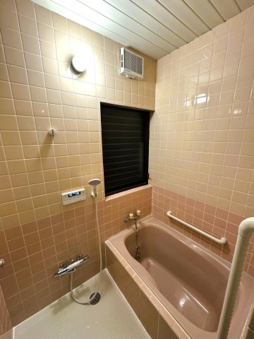 バス・シャワールーム　◆ 給湯器・水栓・シャワーヘッドを新品に交換。追い焚き機能有