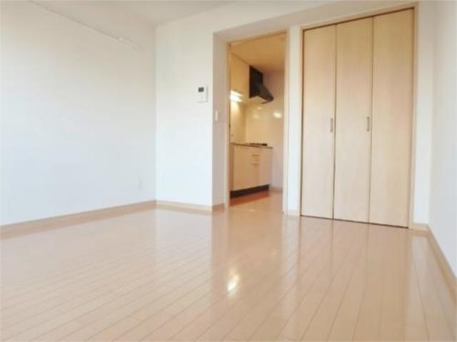 居室・リビング　キレイなフローリングのお部屋です