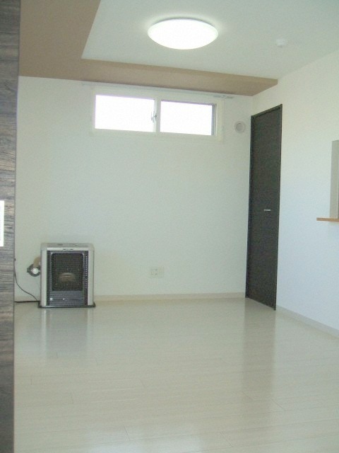 居室・リビング　明るく広々リビングスペース♪