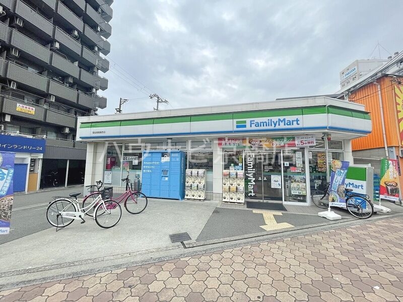 コンビニ　ファミリーマート関目高殿駅西店（コンビニ）まで559m