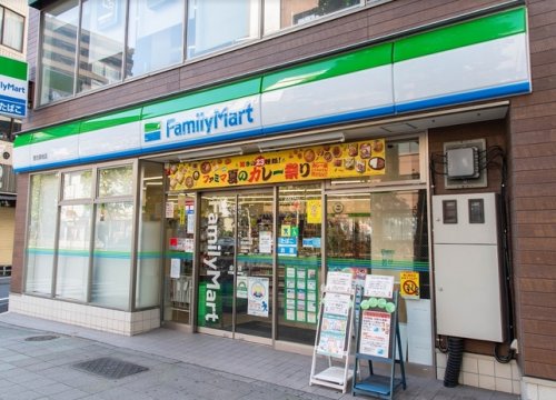 コンビニ　ファミリーマート 泰志築地店（コンビニ）まで122m