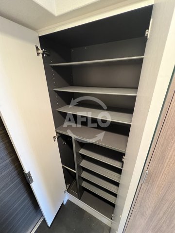 収納　プレサンス梅田北ディア　玄関収納