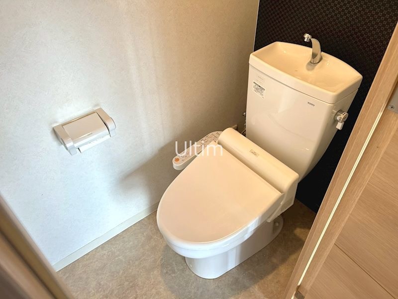 トイレ　※別のお部屋のお写真です。御参考までに。