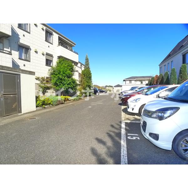 駐車場　駐車場があるので、車を買う予定の方も安心です