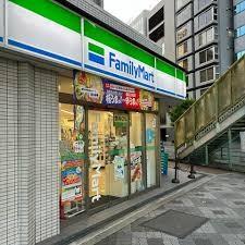 コンビニ　ファミリーマート　新大阪駅東口店（コンビニ）まで193m