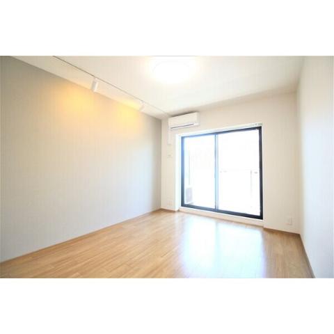 居室・リビング　室内