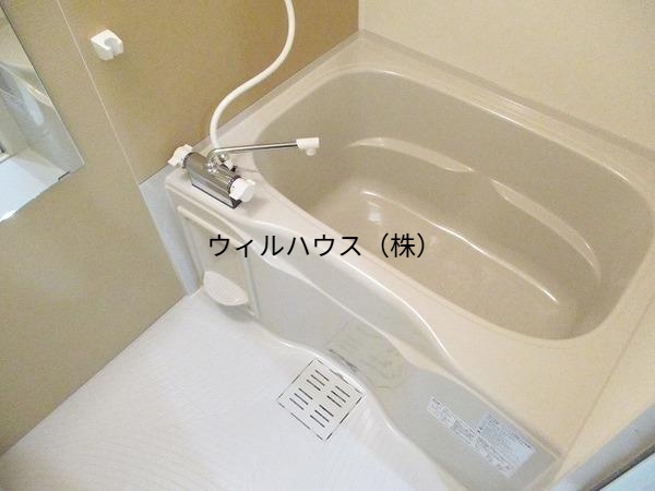 バス・シャワールーム　浴室乾燥機付きバス！