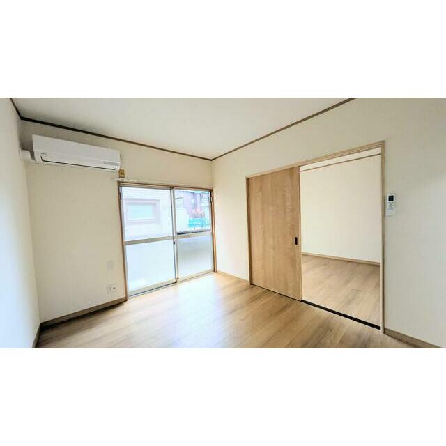 居室・リビング　採光の取れた明るい室内　ＦｕｌｌＲｅｎｏｖａｔｉｏｎ