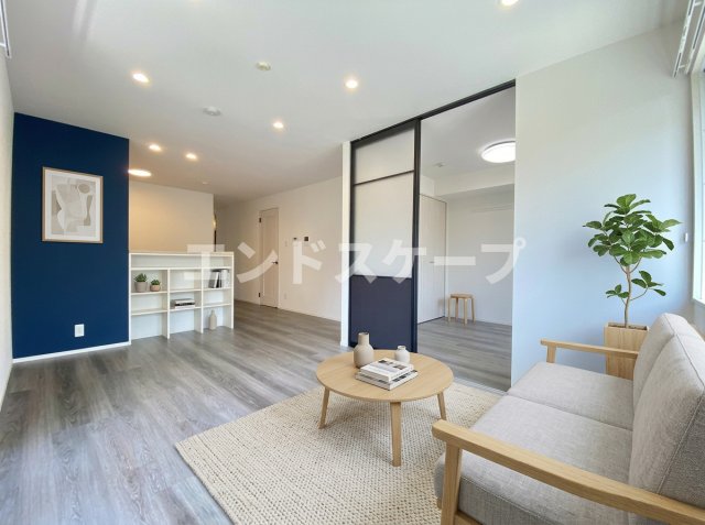 居室・リビング　家具はCGのイメージ画像になります。※実際に家具は付いており