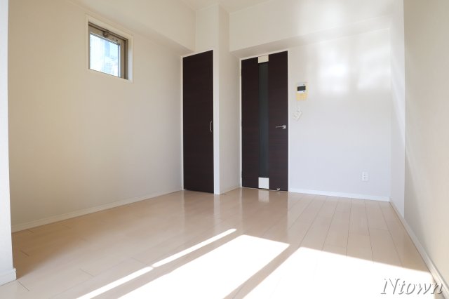 居室・リビング　こちらの居間で趣味の時間をお楽しみください