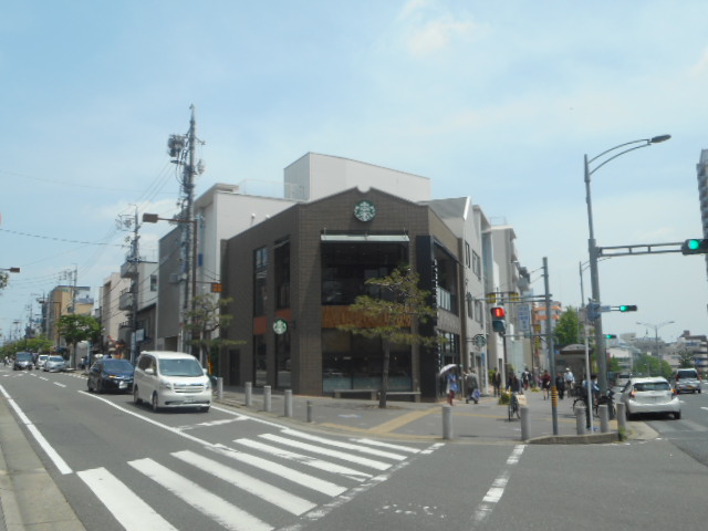 飲食店　スターバックス（飲食店）まで420m