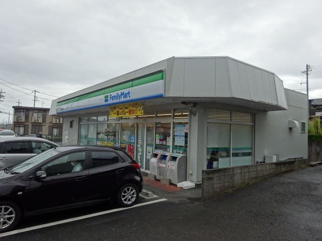 コンビニ　ファミリーマート（コンビニ）まで1100m