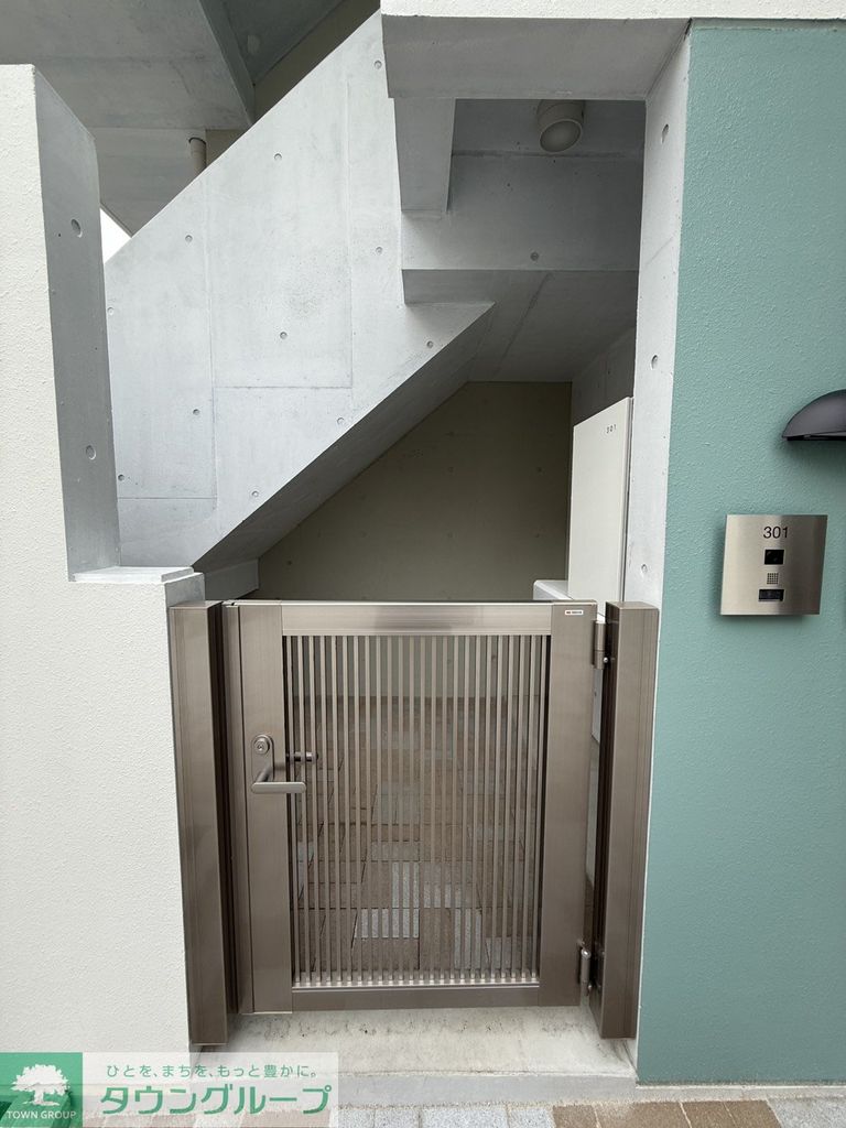 玄関　お部屋探しはタウンハウジングへ♪