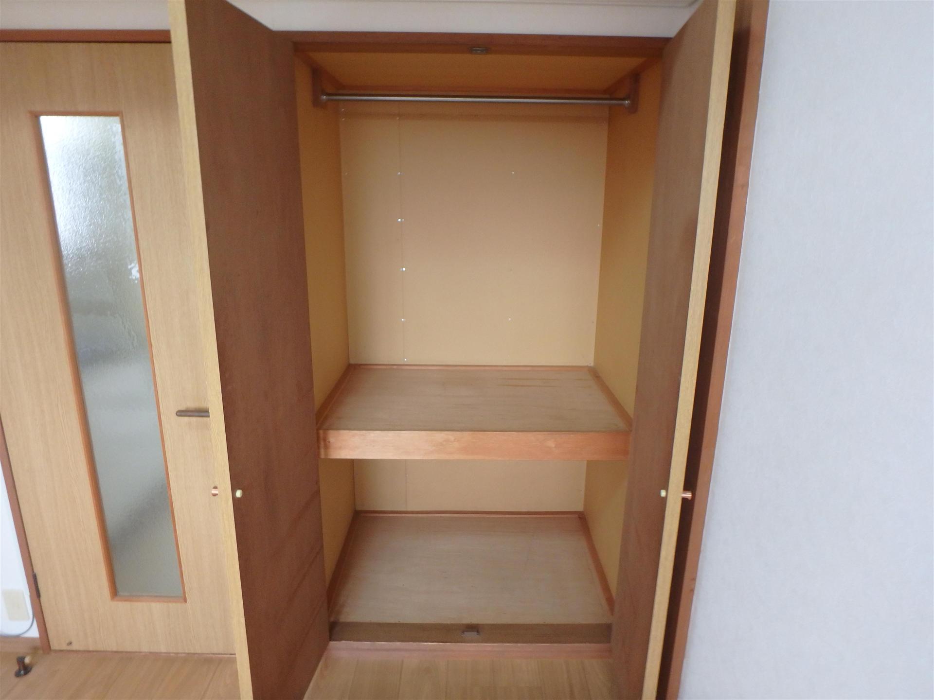 収納　ハンガーポール付きで整理整頓しやすい収納です☆