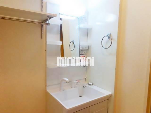 洗面設備　忙しい朝にも嬉しい洗髪洗面化粧台。