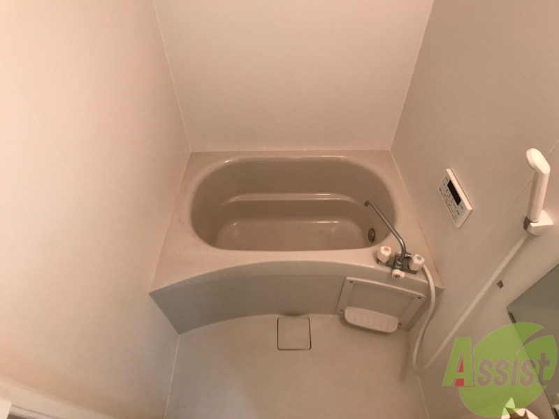 バス・シャワールーム　浴室は狭すぎず、シャワーも浴びやすそうです。