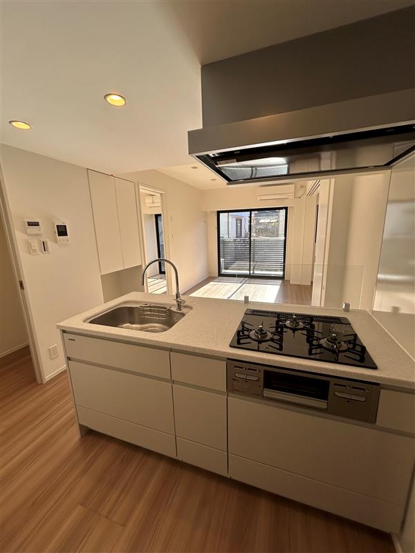 キッチン　※類似タイプ（202号室）参考写真です