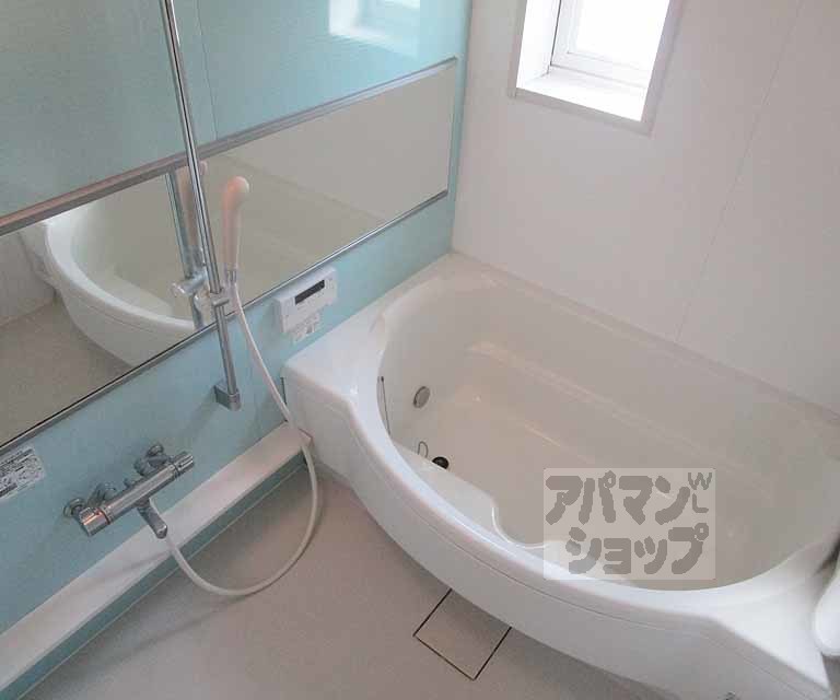 バス・シャワールーム　２０２号室の写真です。