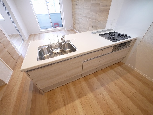 キッチン　３口コンロのシステムキッチンです