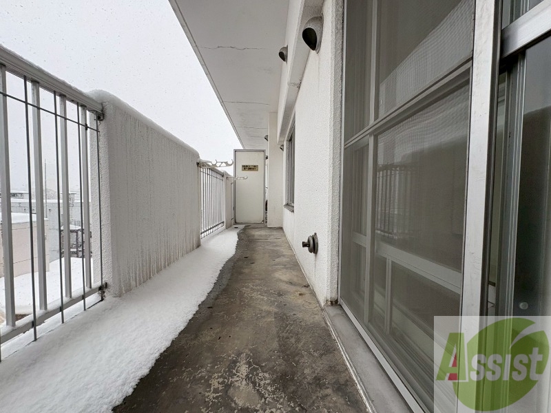 バルコニー　バルコニーです。洗濯物を干したり一息ついたりできますね！