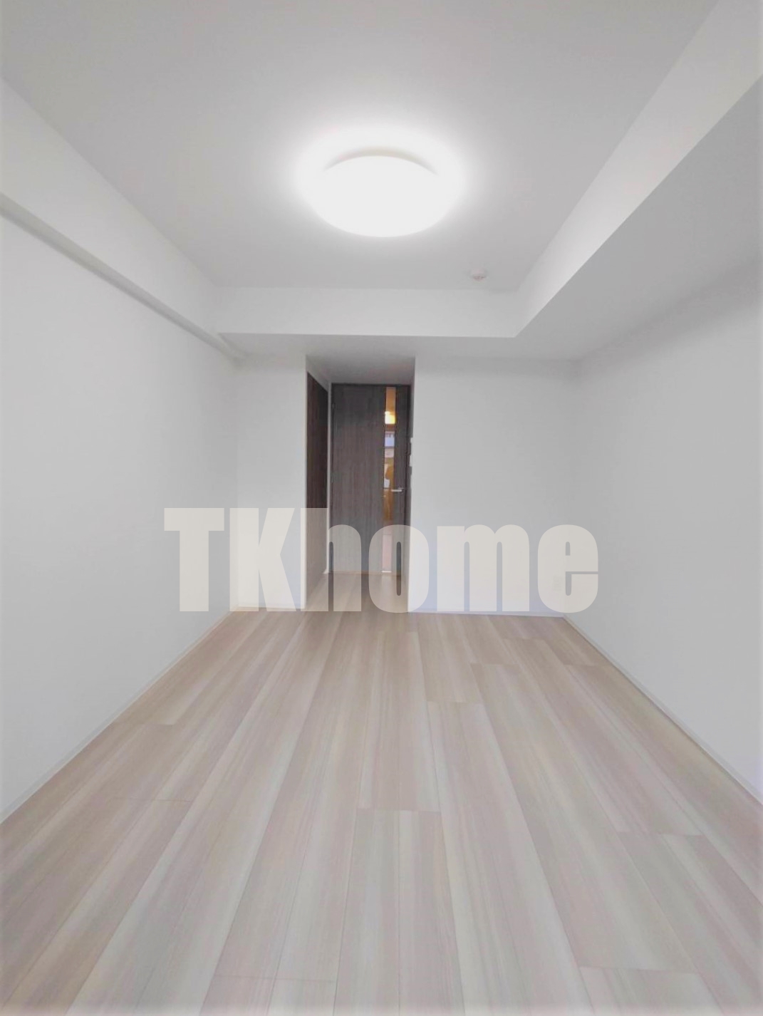 居室・リビング　南向き　7.7帖の洋室です