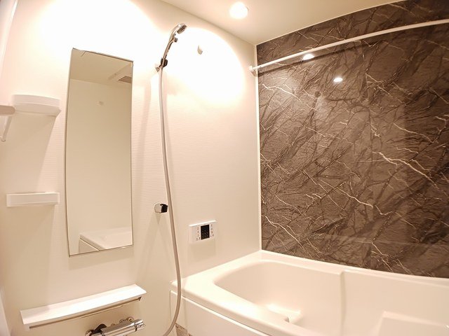 バス・シャワールーム　落ち着いた空間のお風呂です