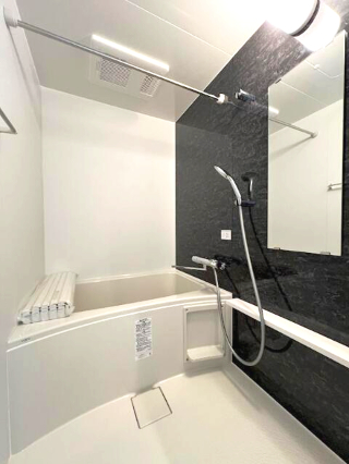 バス・シャワールーム　コンパクトで使いやすいお風呂です