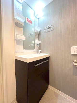 洗面設備　使いやすい独立洗面台です