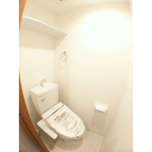 トイレ　広角レンズで撮影