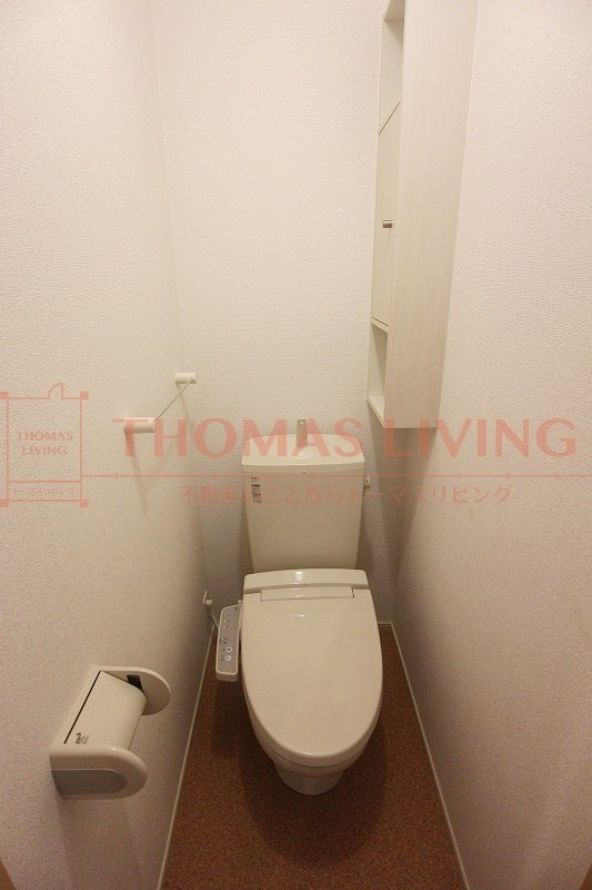 トイレ　写真は同型タイプ。