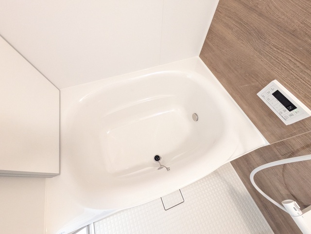 バス・シャワールーム　浴槽　追い焚き付