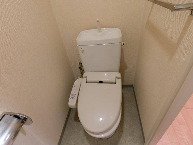 トイレ　温水洗浄便座機能です