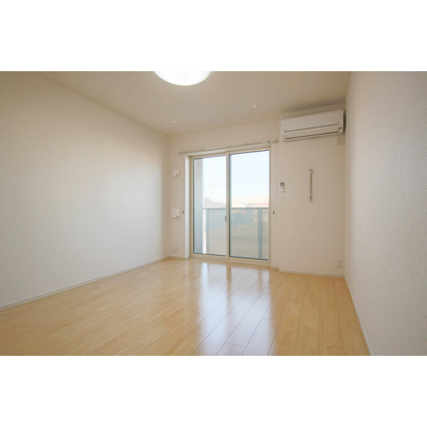 居室・リビング　同じ建物の別のお部屋