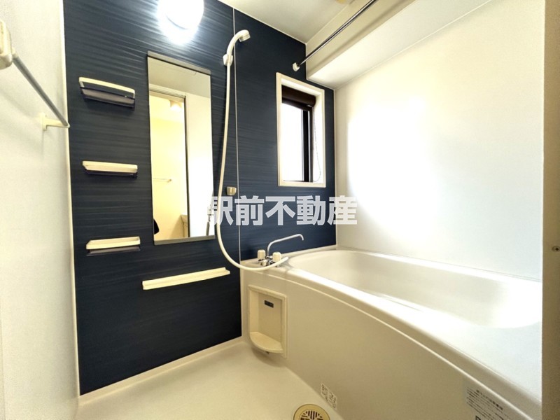 バス・シャワールーム　追焚・浴室乾燥機付☆