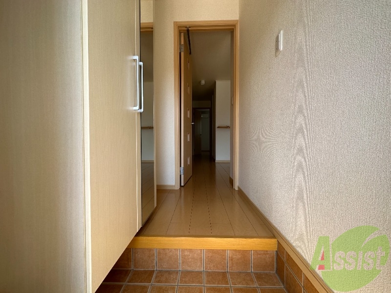 玄関　玄関でございます。毎日の出入りはこちらから。