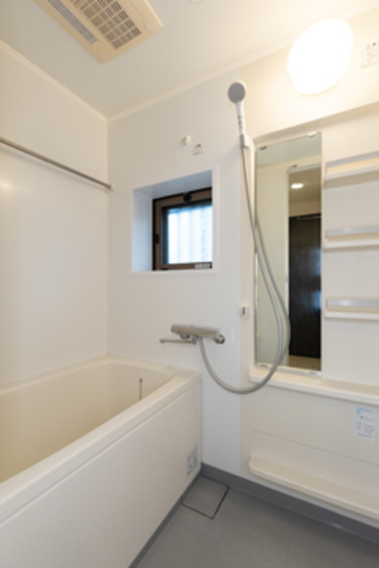 バス・シャワールーム　※写真は同タイプ住戸です。