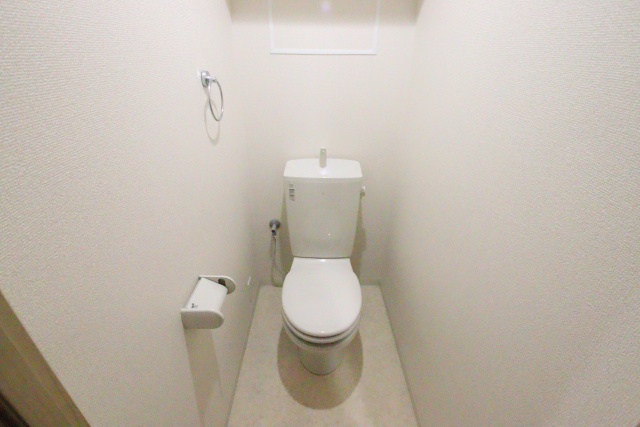 トイレ　※別室の参考写真の為、現況優先です。